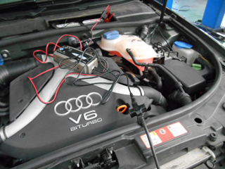 アウディ オールロードクワトロ バッテリー充電作業です | Audi